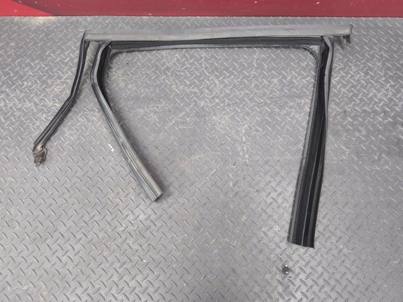 Уплотнитель рамки двери