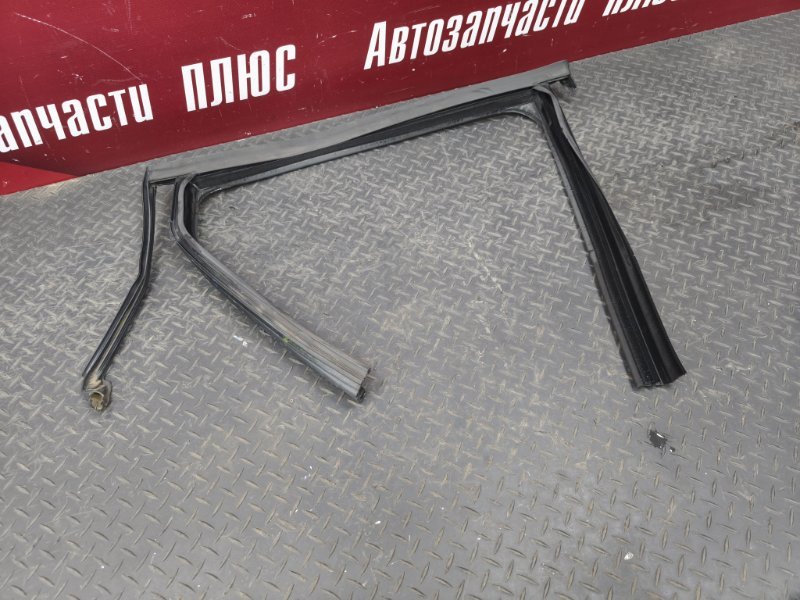 Уплотнитель рамки двери