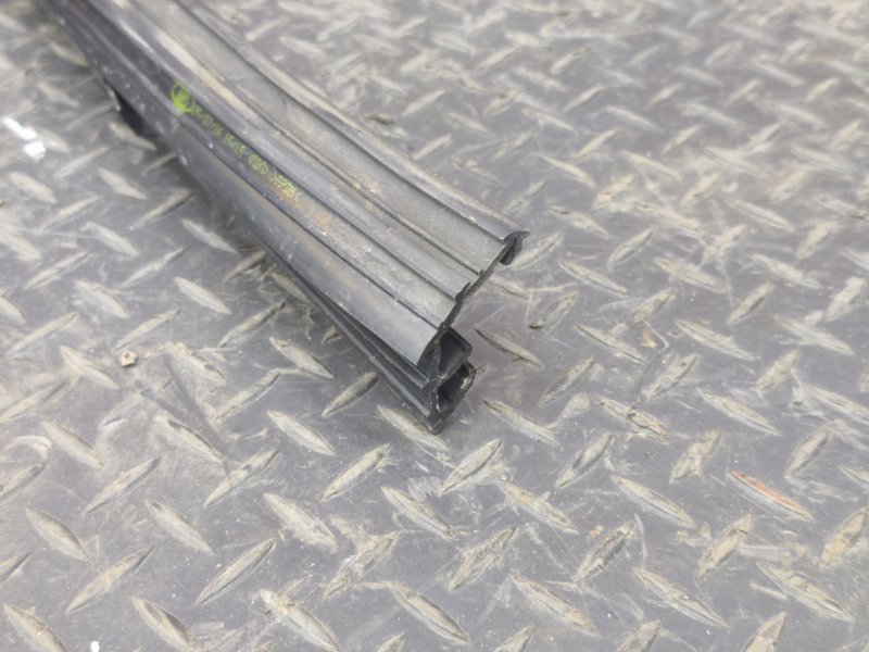 Уплотнитель рамки двери