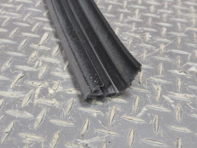 Уплотнитель рамки двери