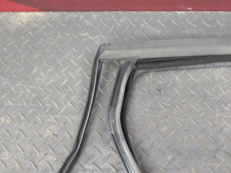 Уплотнитель рамки двери