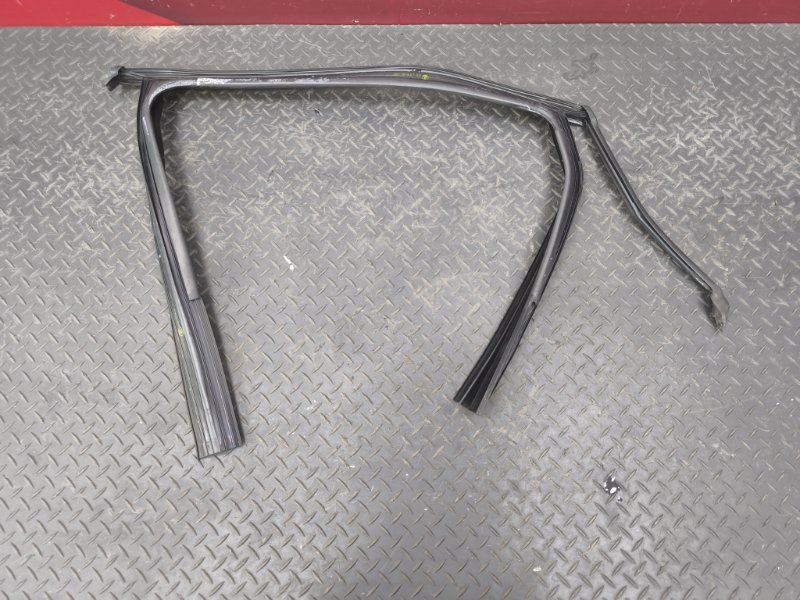 Уплотнитель рамки двери