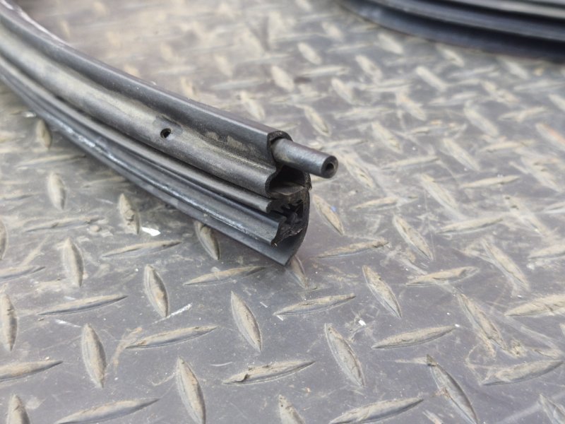 Уплотнитель проема      двери