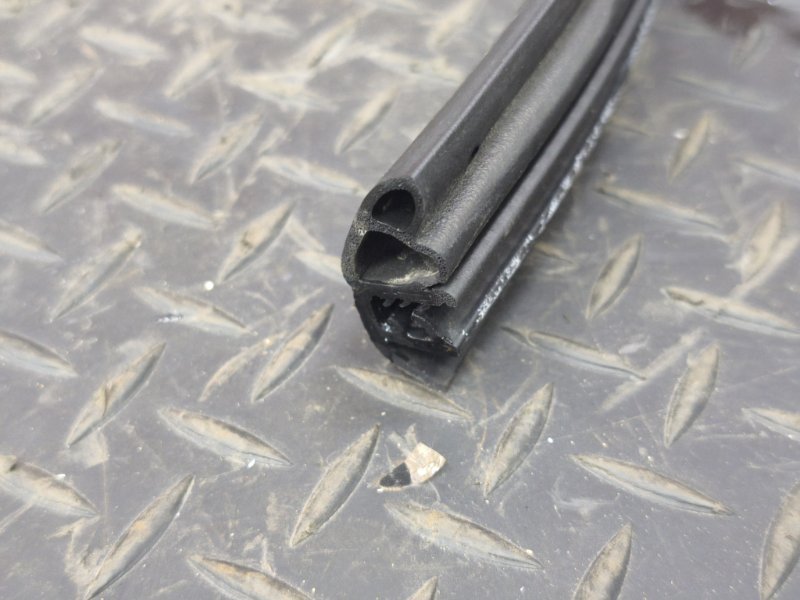 Уплотнитель проема      двери