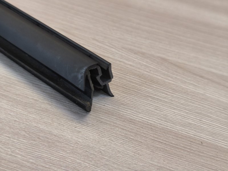 Уплотнитель стекла двери внутренний