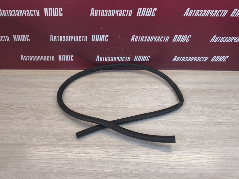 Уплотнительная резинка боковой двери