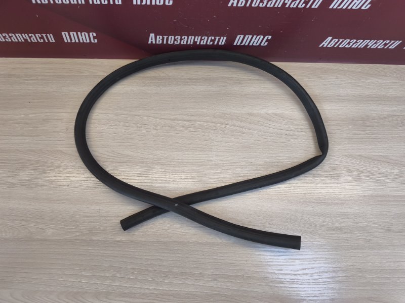 Уплотнительная резинка боковой двери