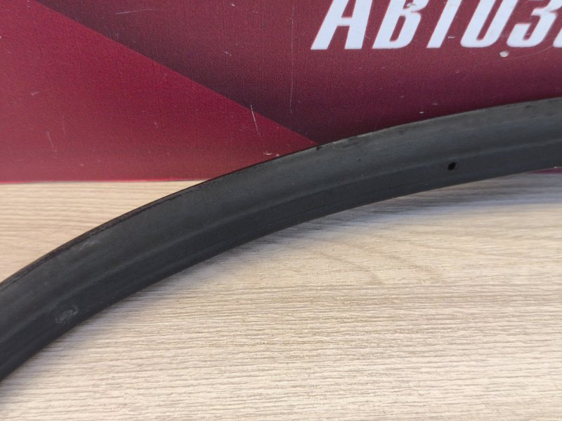 Уплотнительная резинка боковой двери