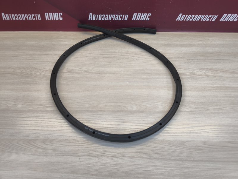 Уплотнительная резинка боковой двери