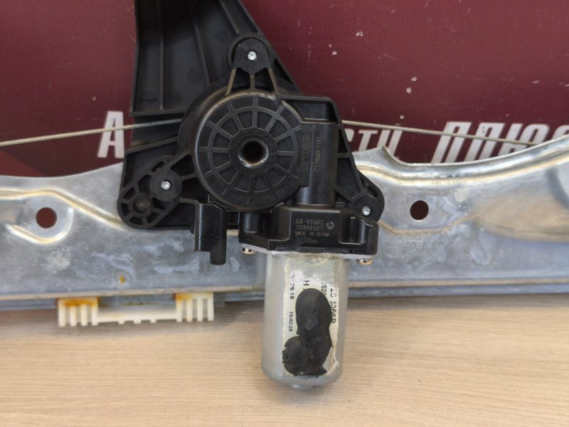 Стеклоподъемник    двери