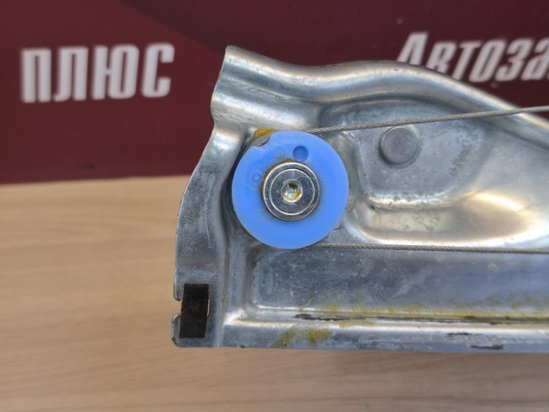 Стеклоподъемник    двери