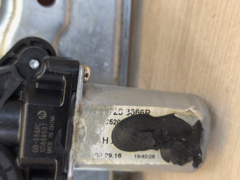 Стеклоподъемник    двери