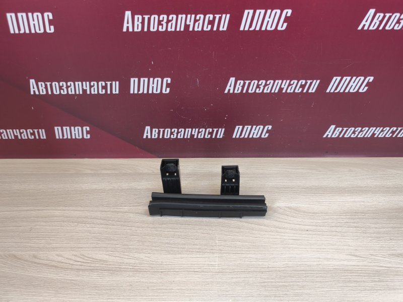 Направляющая стекла двери