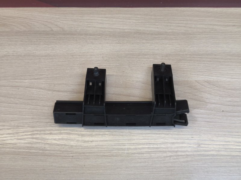 Направляющая стекла двери