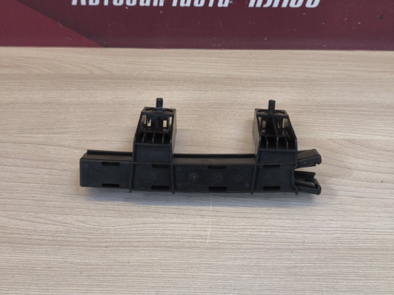 Направляющая стекла двери