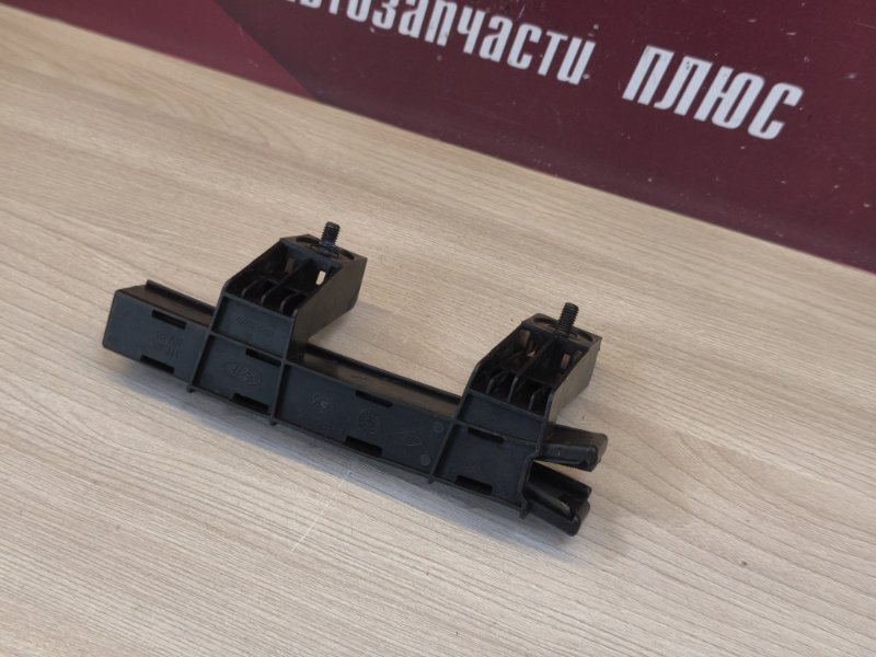 Направляющая стекла двери