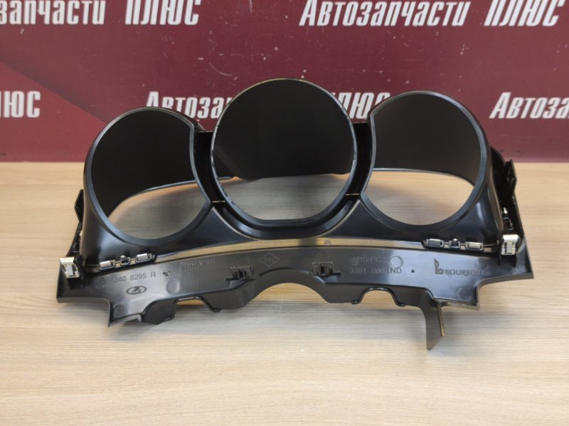 Козырек щитка приборов