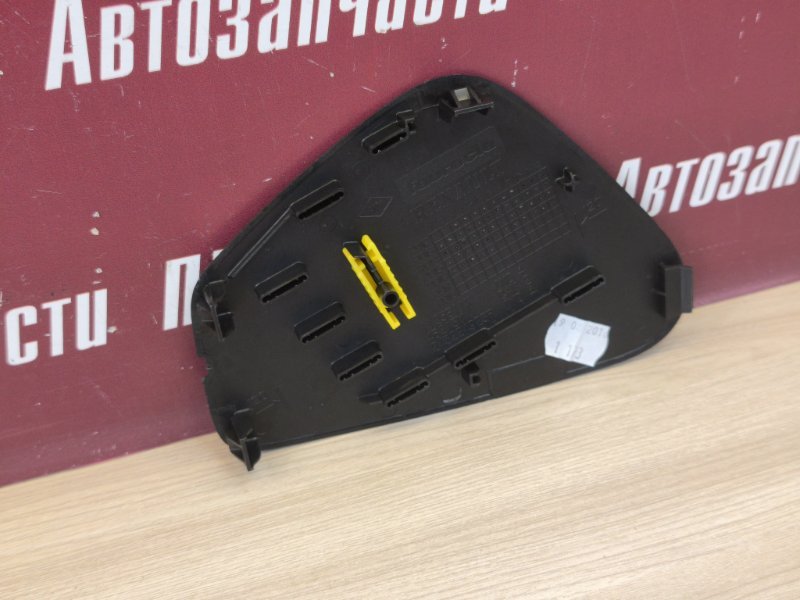 Крышка блока предохранителей