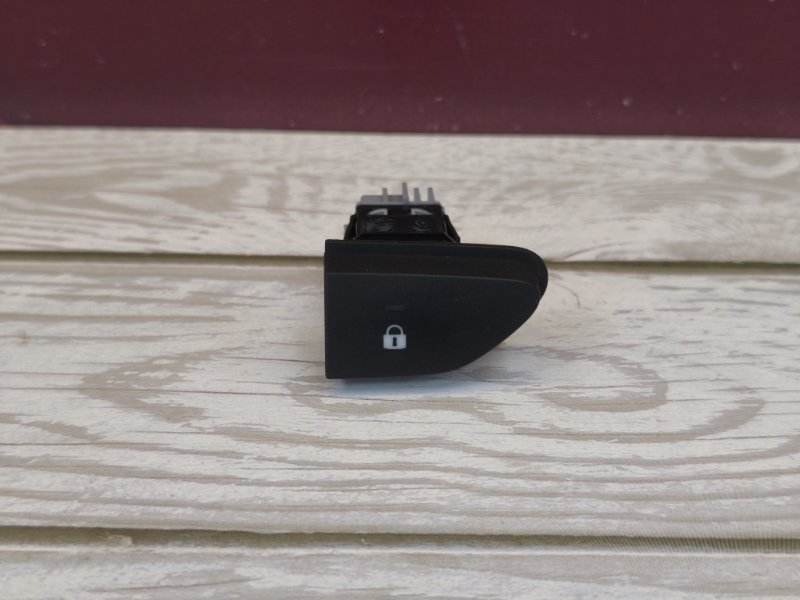 Кнопка центрального замка