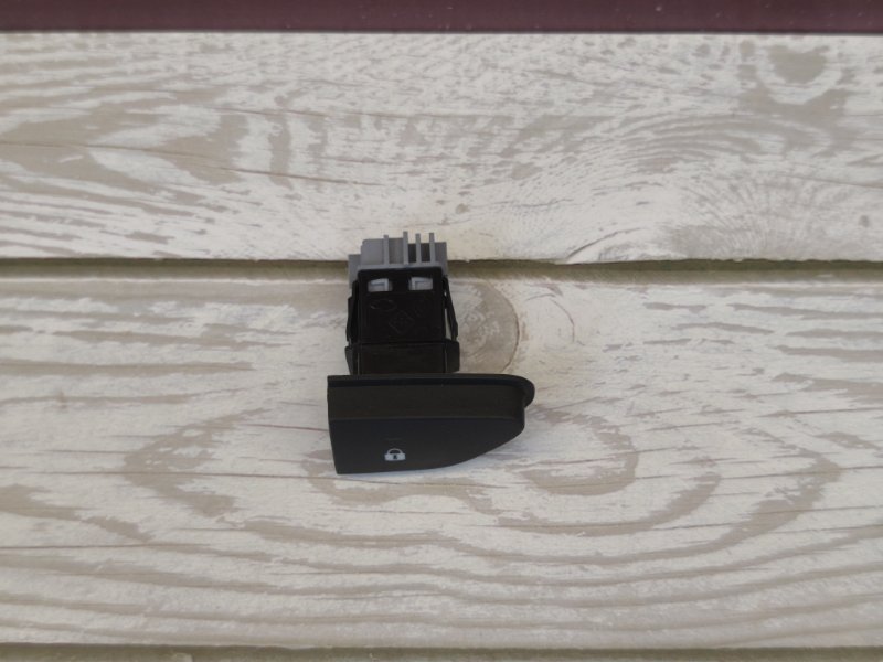 Кнопка центрального замка