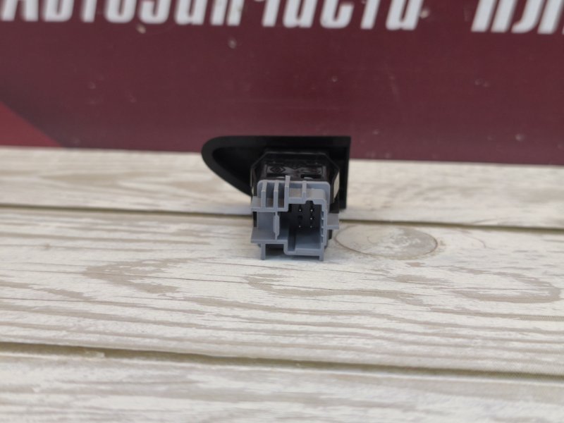 Кнопка центрального замка