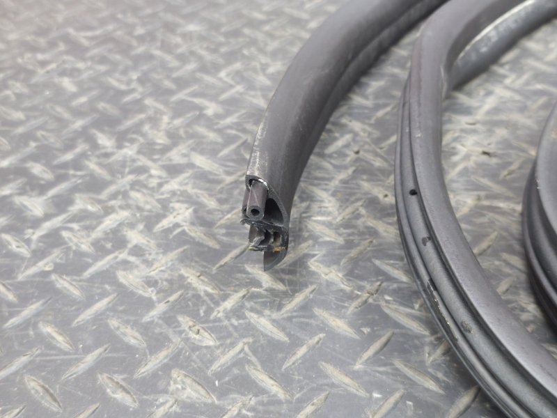 Уплотнитель проема      двери