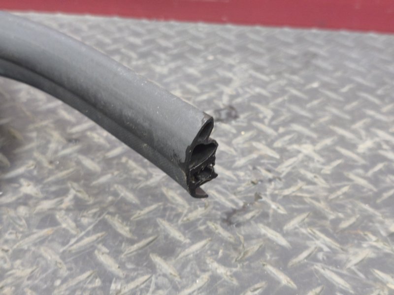 Уплотнитель проема      двери