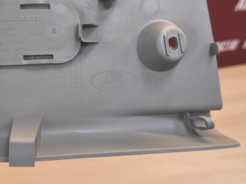 Обшивка средней стойки