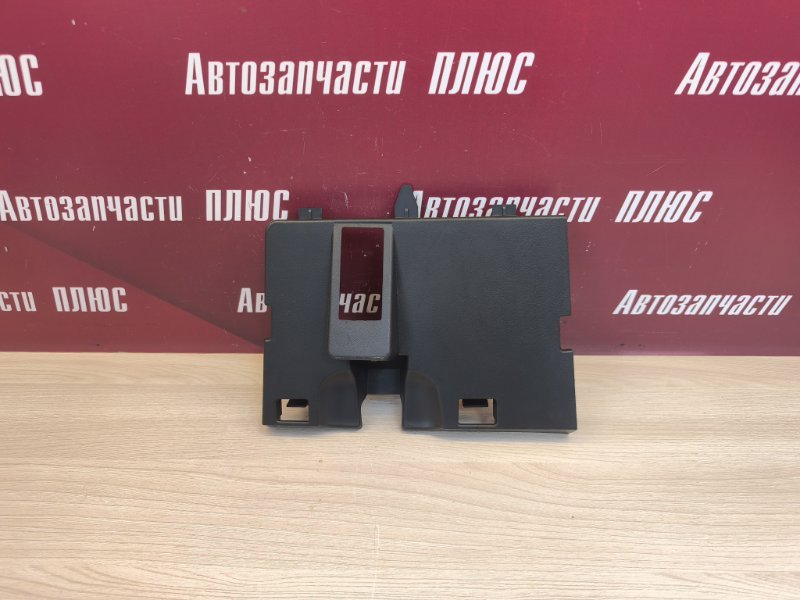 Крышка бардачка