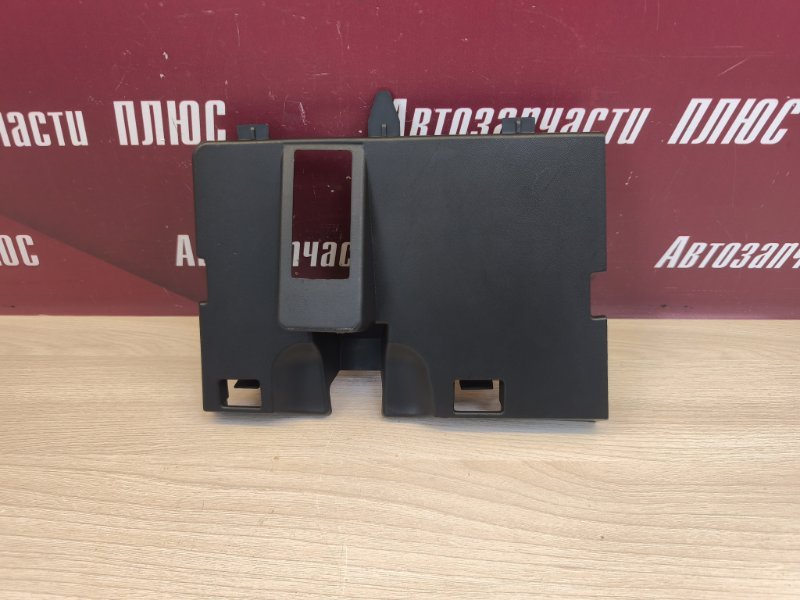 Крышка бардачка