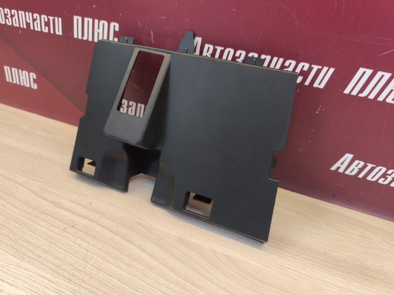 Крышка бардачка