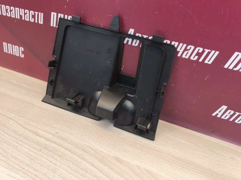 Крышка бардачка