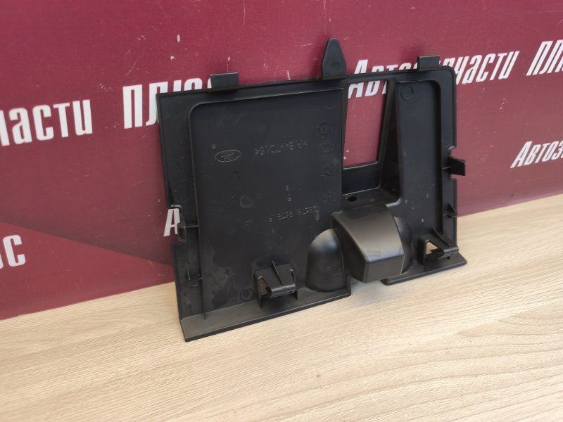 Крышка бардачка