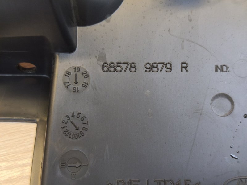 Крышка бардачка