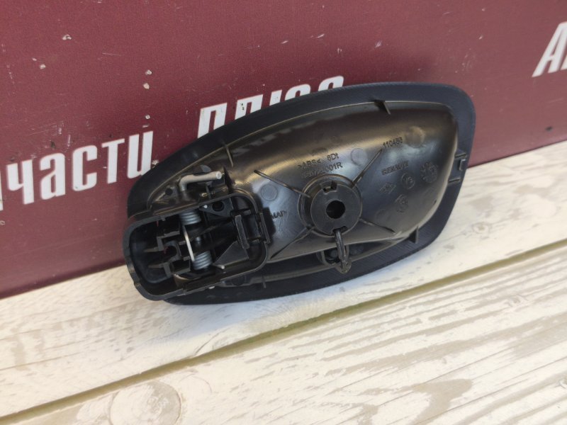 Внутренняя  ручка двери