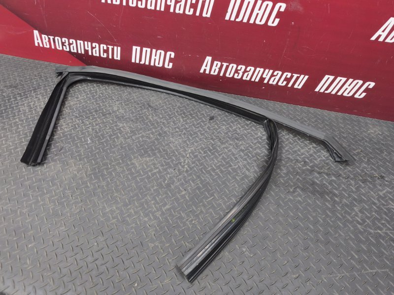 Уплотнитель рамки двери