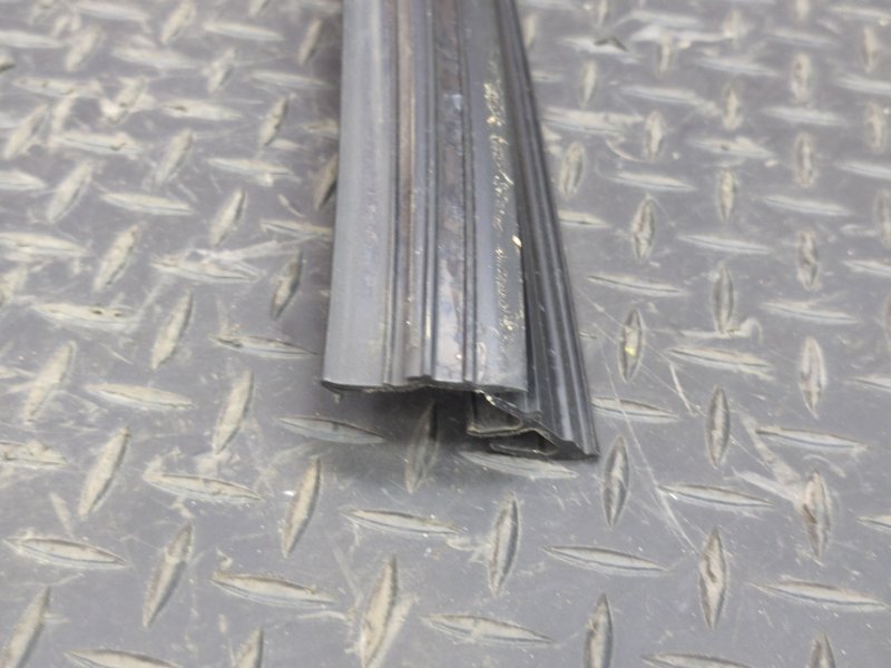 Уплотнитель рамки двери