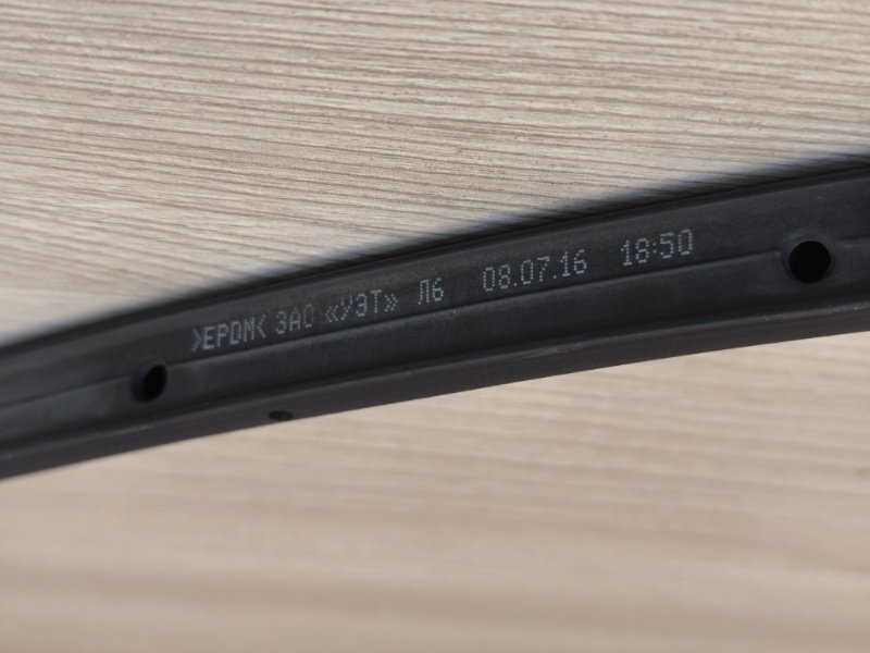 Уплотнительная резинка боковой двери