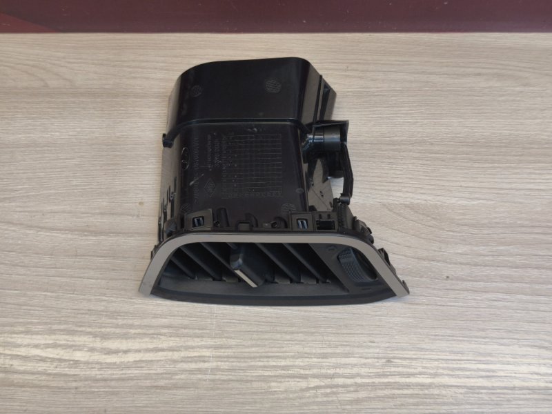 Воздушный дефлектор салона