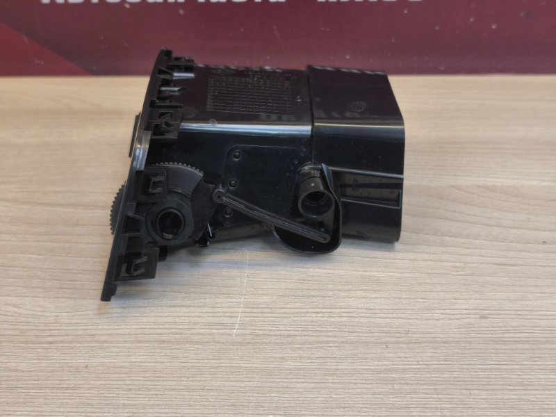 Воздушный дефлектор салона