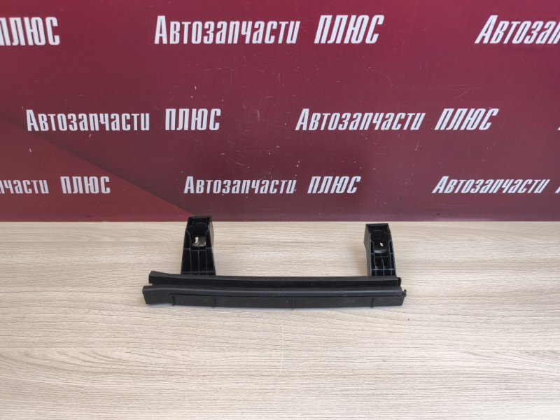 Направляющая стекла двери