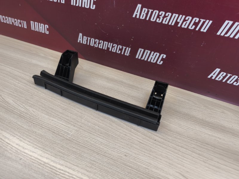 Направляющая стекла двери