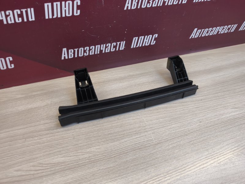 Направляющая стекла двери