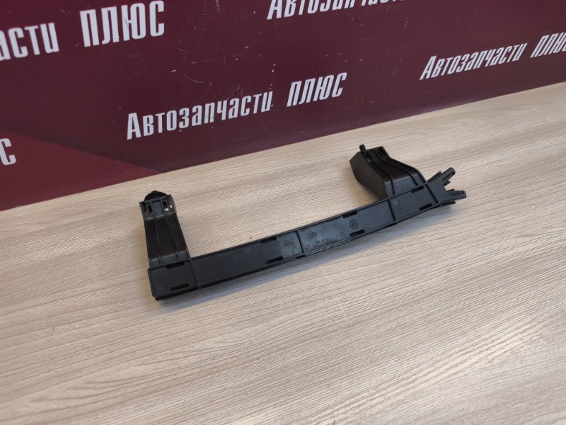 Направляющая стекла двери