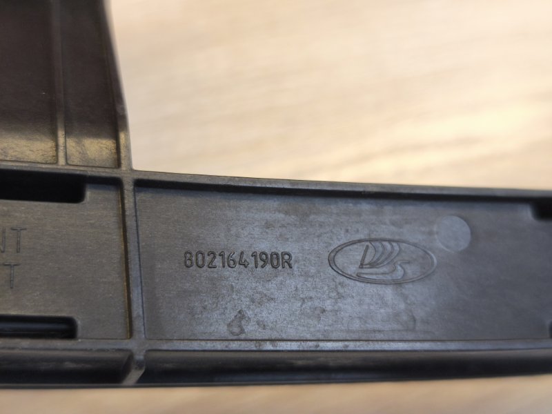 Направляющая стекла двери