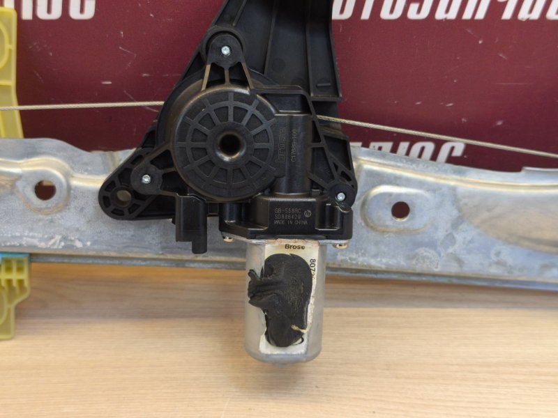 Стеклоподъемник    двери