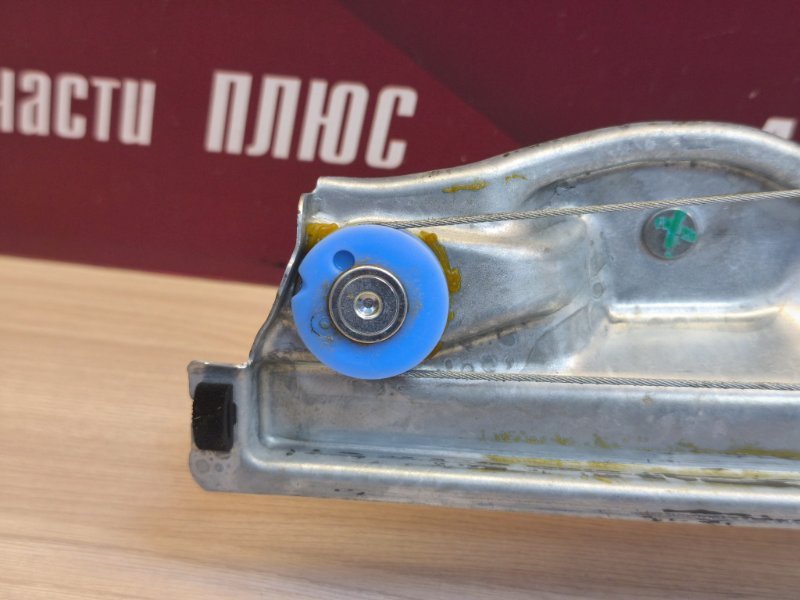 Стеклоподъемник    двери