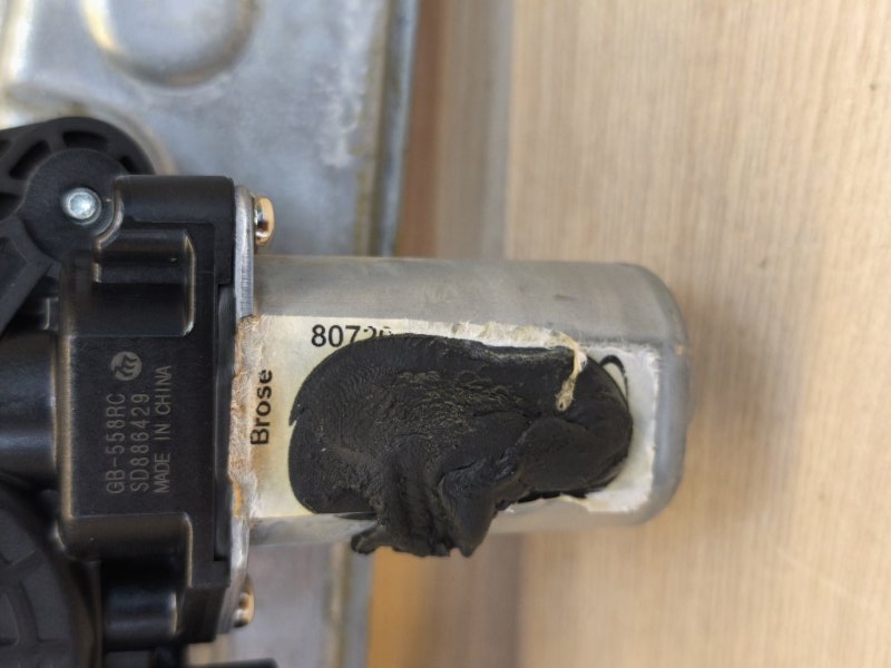 Стеклоподъемник    двери