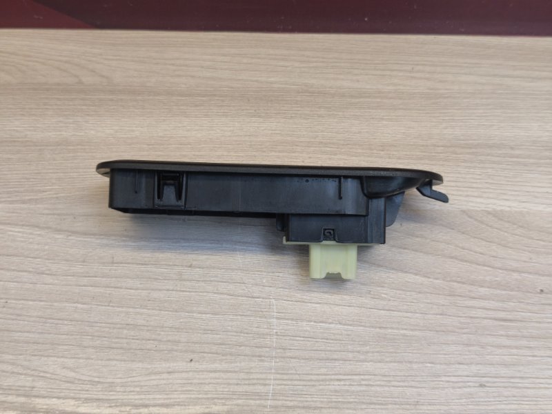 Кнопка стеклоподъемника