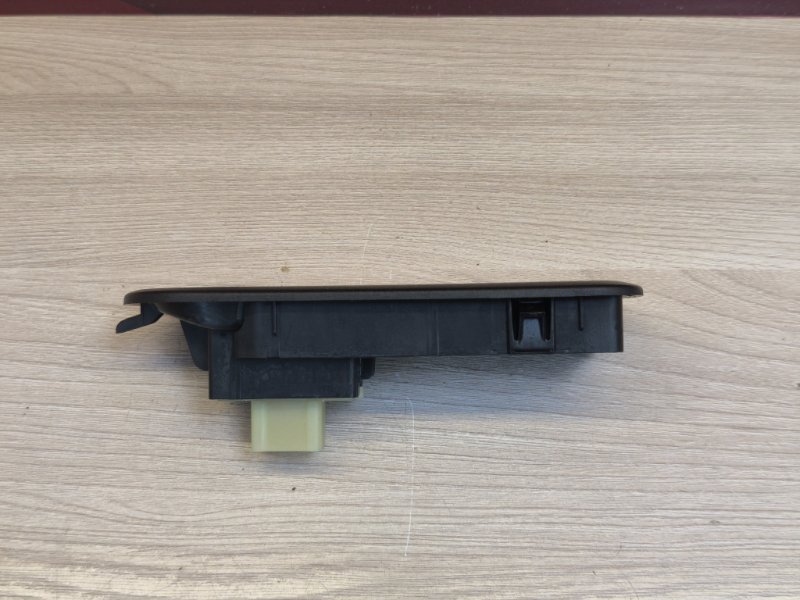 Кнопка стеклоподъемника